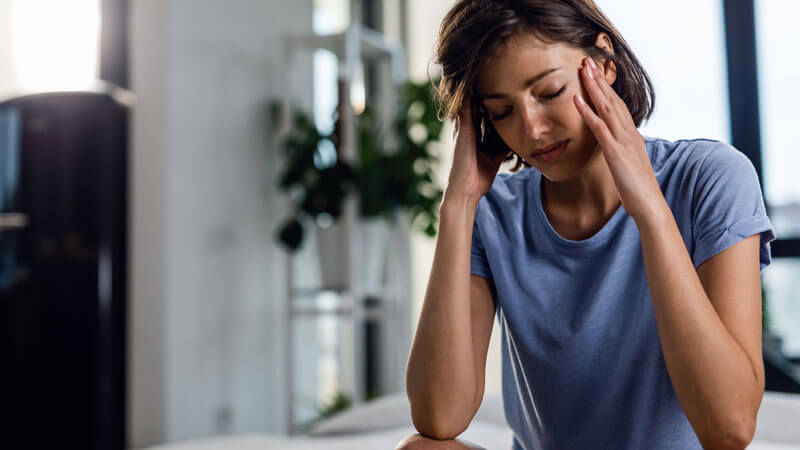 Mujer con estrés ante un tratamiento de fertilidad