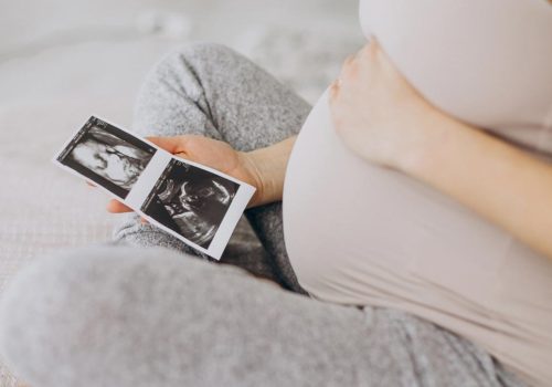 Mujer con embarazo de riesgo